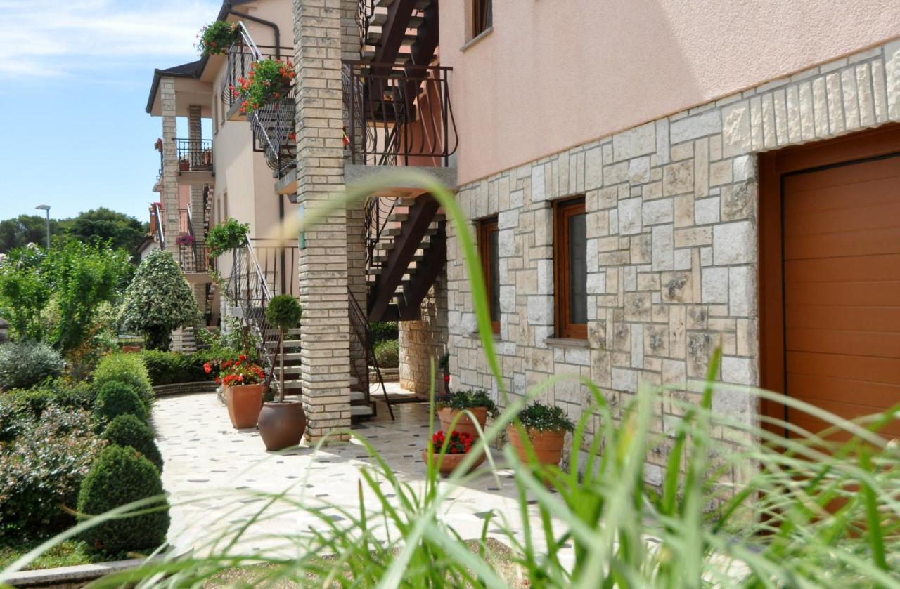 Apartman Lory Pula Exterior foto